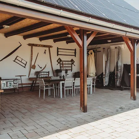 ゲストハウス Maushaus Véménd