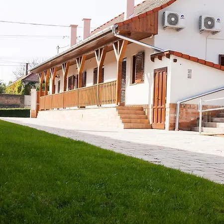 Maushaus 4* Véménd