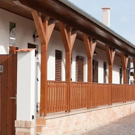Maushaus ゲストハウス Véménd