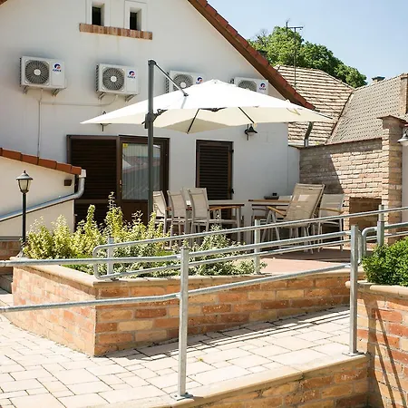 Maushaus Pensión 4*