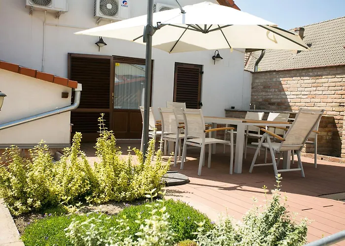 Maushaus Πανσιόν Vemend