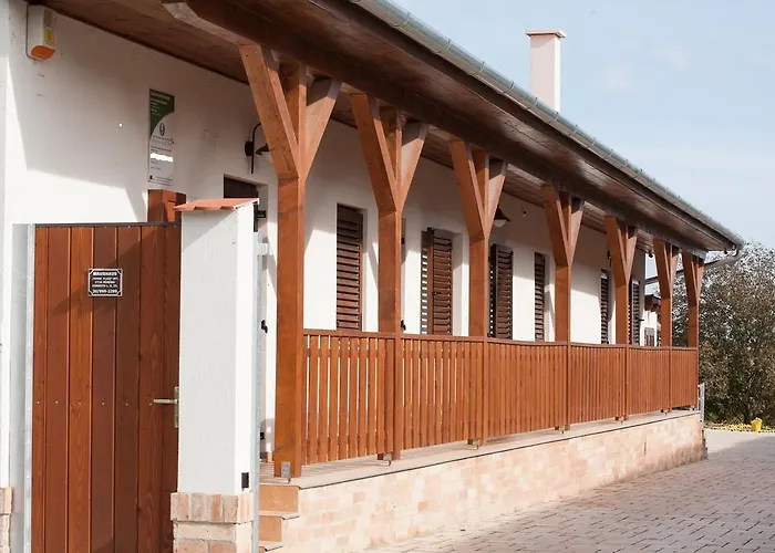 Maushaus Πανσιόν Vemend