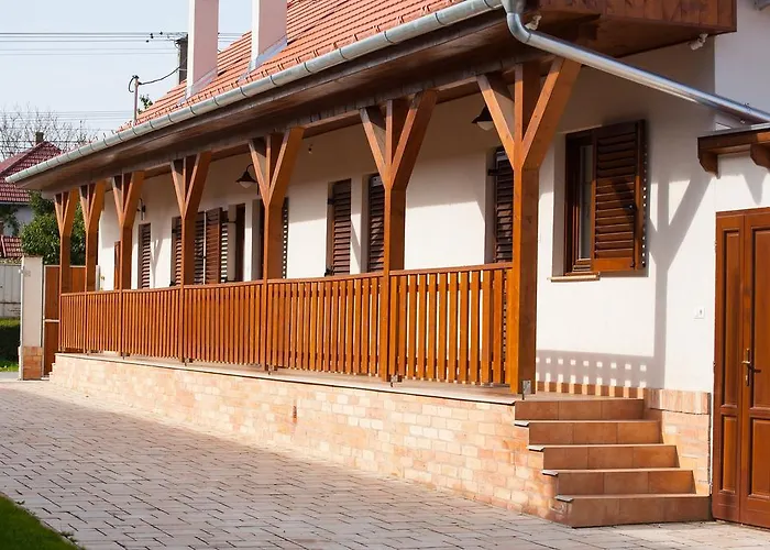 Maushaus Πανσιόν Vemend